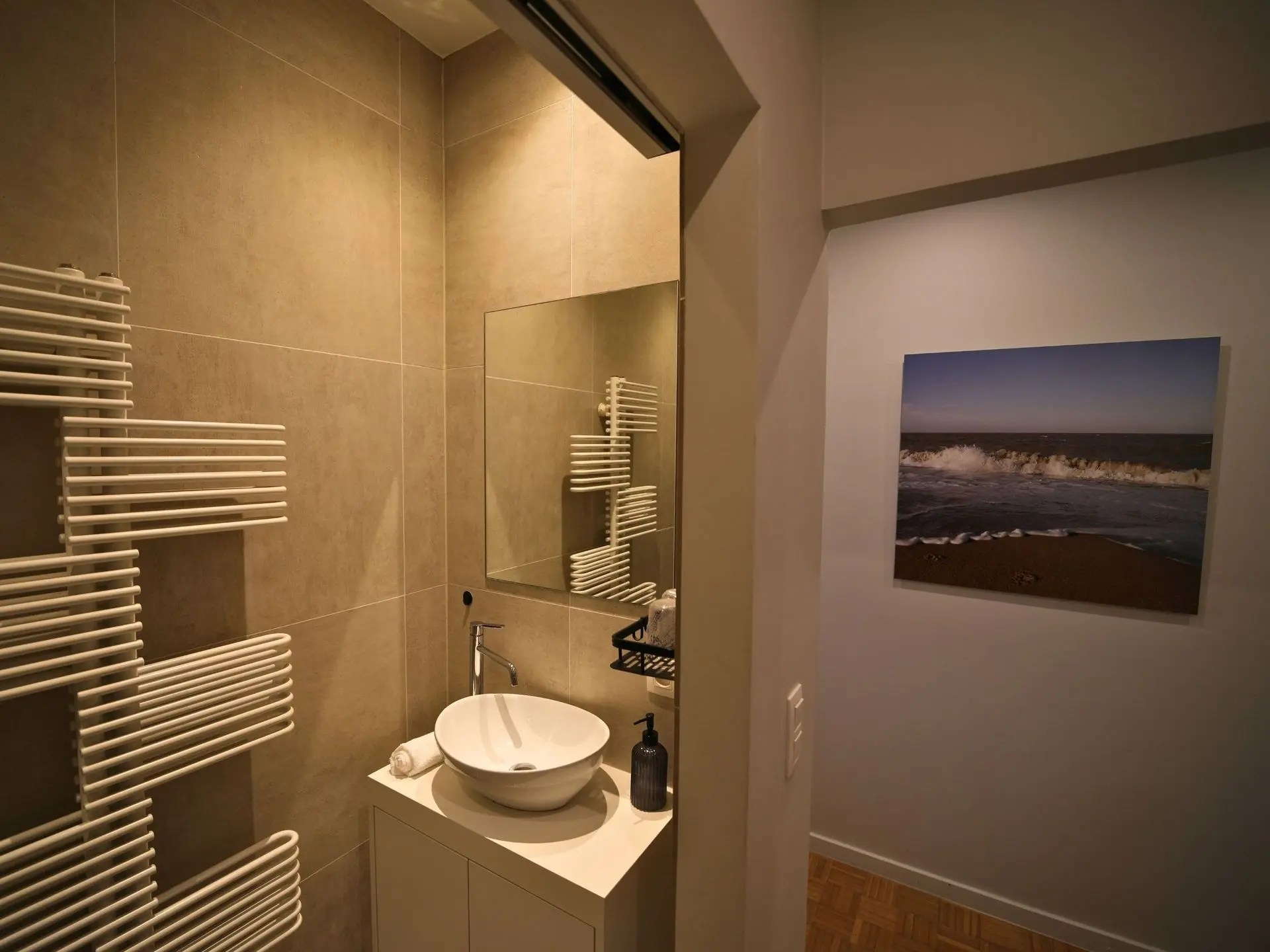 Salle de douche pour les invités