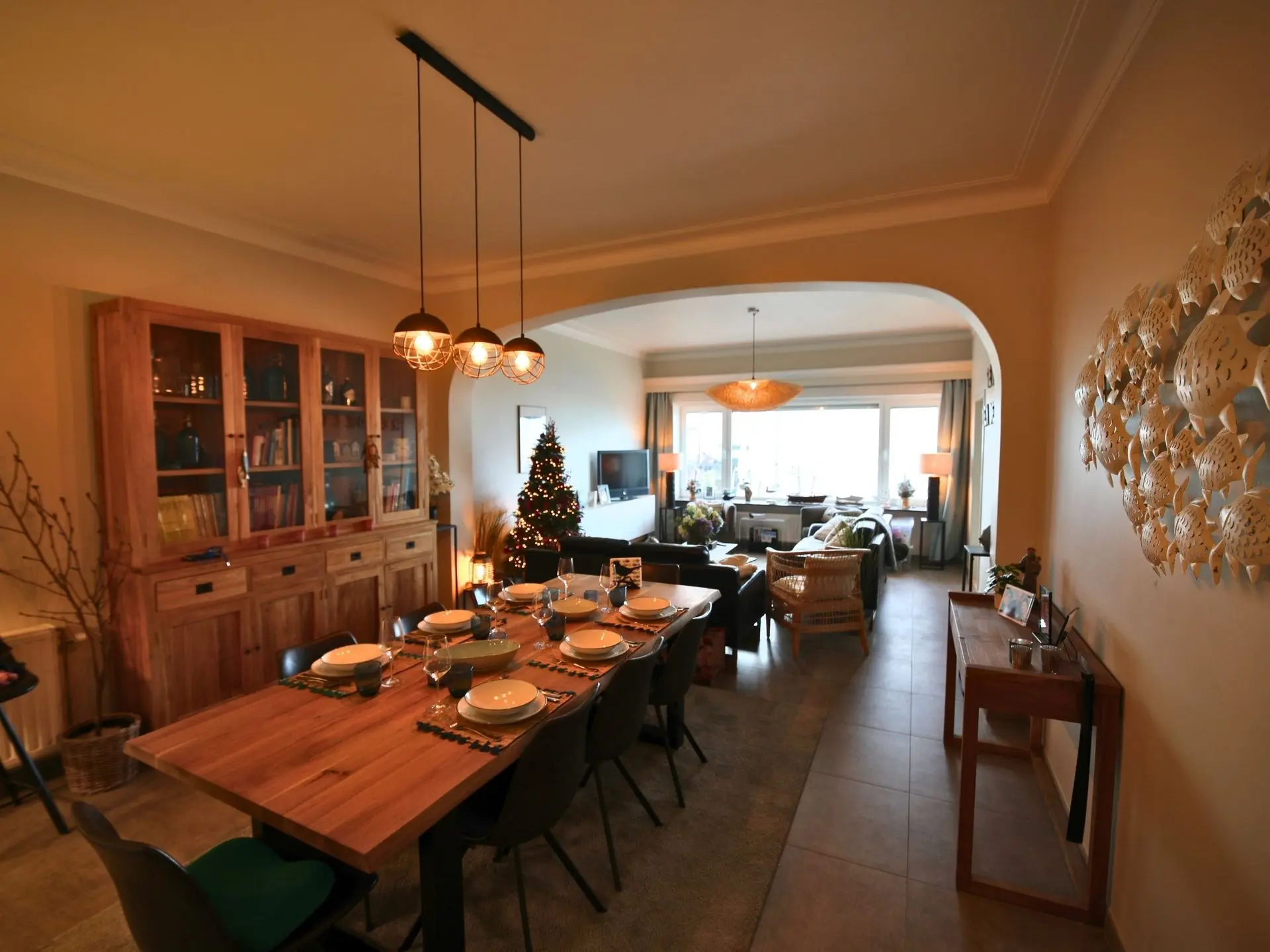 Angle de vue de la table à manger pour 8 avec le salon vue mer du SeaSide à Middelkerke